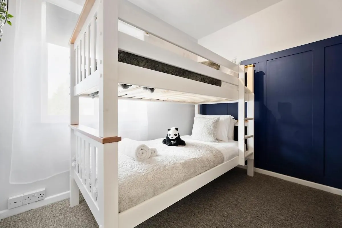 Moonlit Bloom Apartment Bournemouth