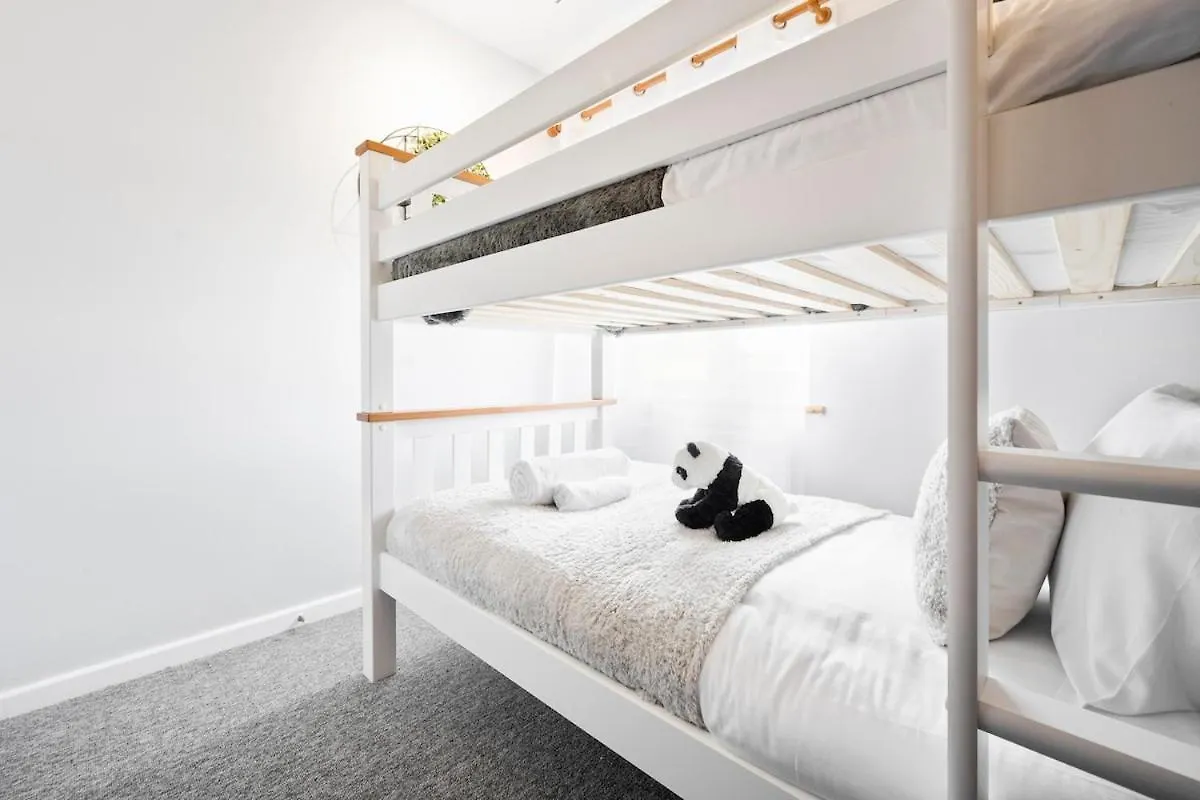 Moonlit Bloom Apartment Bournemouth 0*,