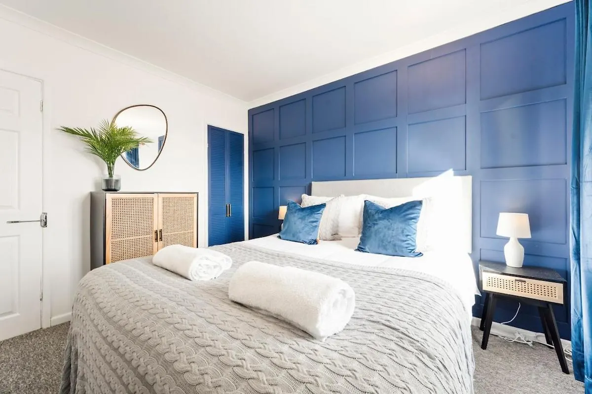 Moonlit Bloom Apartment Bournemouth