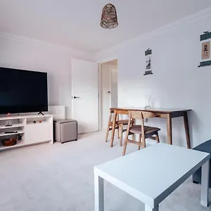 Premier Refurbished Flat Apartment